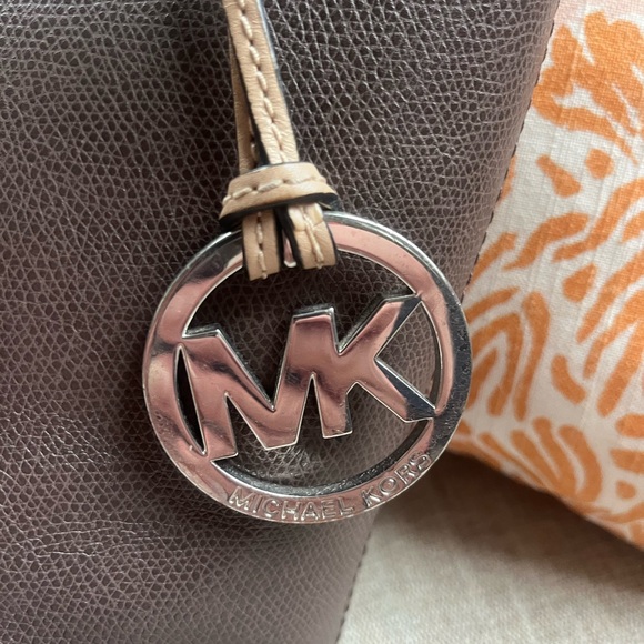 Michael Kors Large Cappuccino Colored Tote Bag with Tan Straps. - Picture 6 of 11